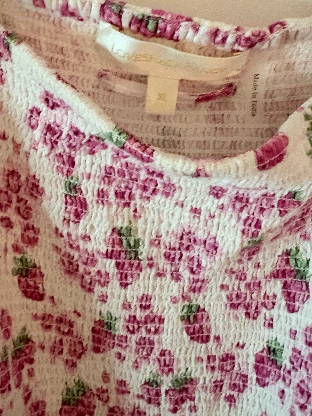 LoveShackFancy Heirloom Print Capsule Featuring Rose Heart Print With Berries XL - Picture 3 of 5